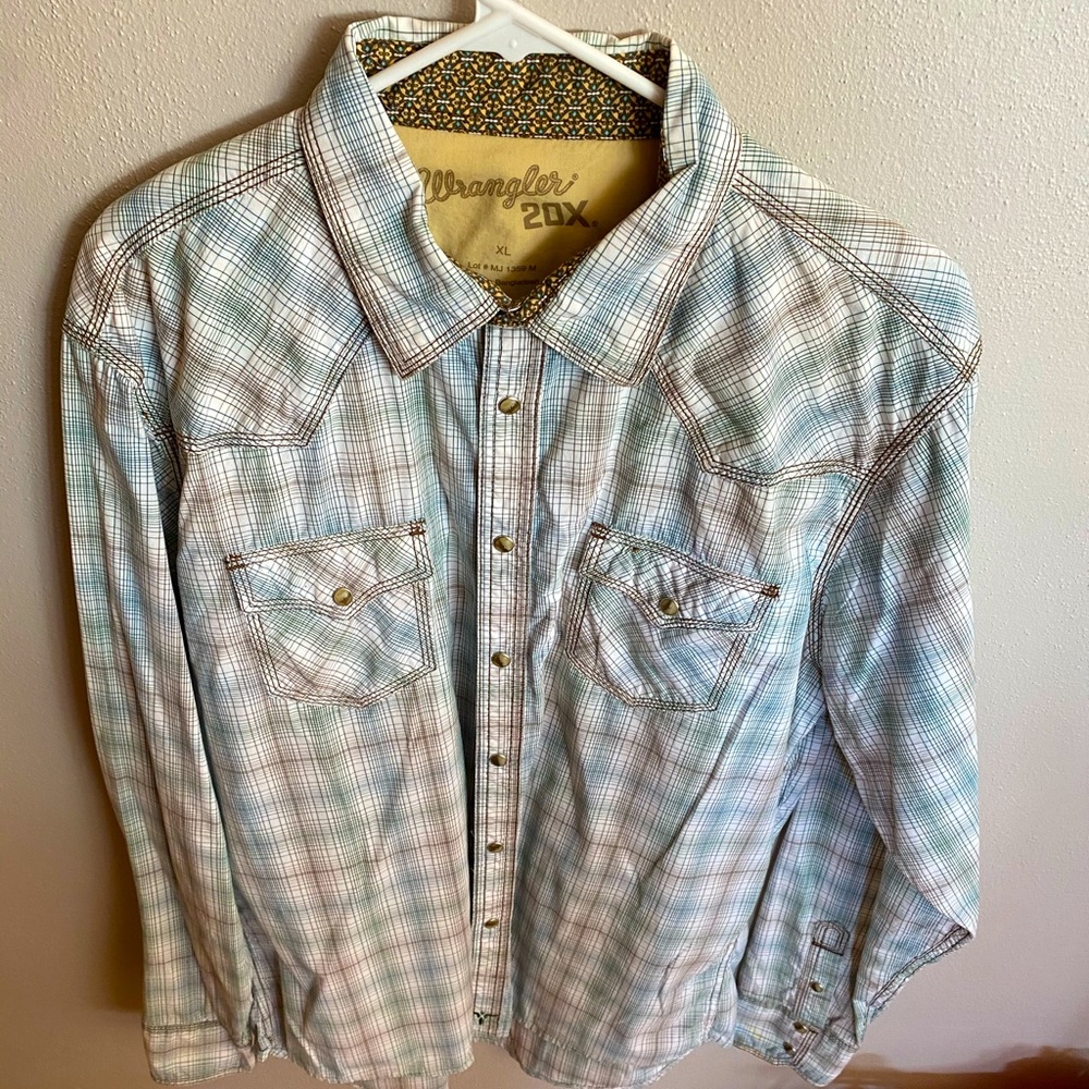 Men’s gently used shirt
